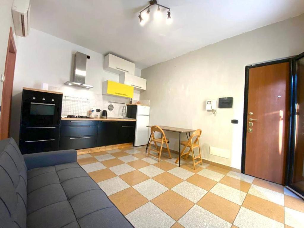 Conte Rosso House, Con Doppia Terrazza In Coorte Tranquilla A Due Passi Da Stazione E Metropolitana Lambrate Lägenhet Milano Exteriör bild