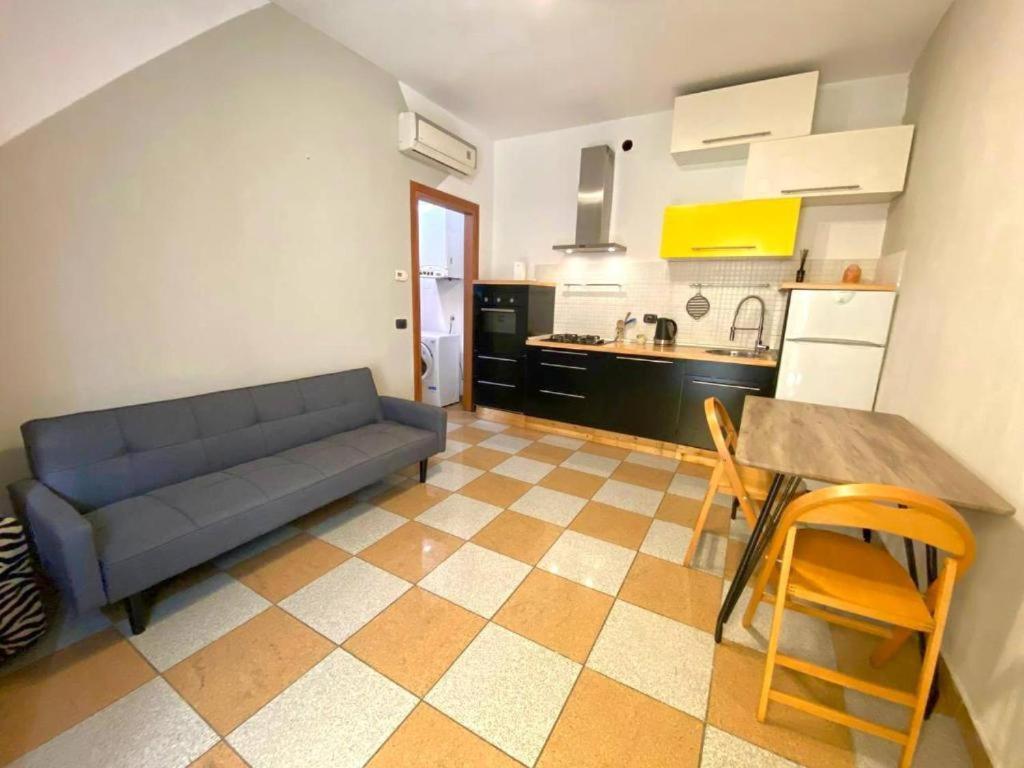 Conte Rosso House, Con Doppia Terrazza In Coorte Tranquilla A Due Passi Da Stazione E Metropolitana Lambrate Lägenhet Milano Exteriör bild