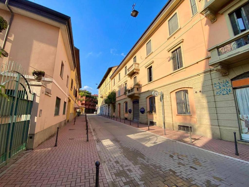 Conte Rosso House, Con Doppia Terrazza In Coorte Tranquilla A Due Passi Da Stazione E Metropolitana Lambrate Lägenhet Milano Exteriör bild