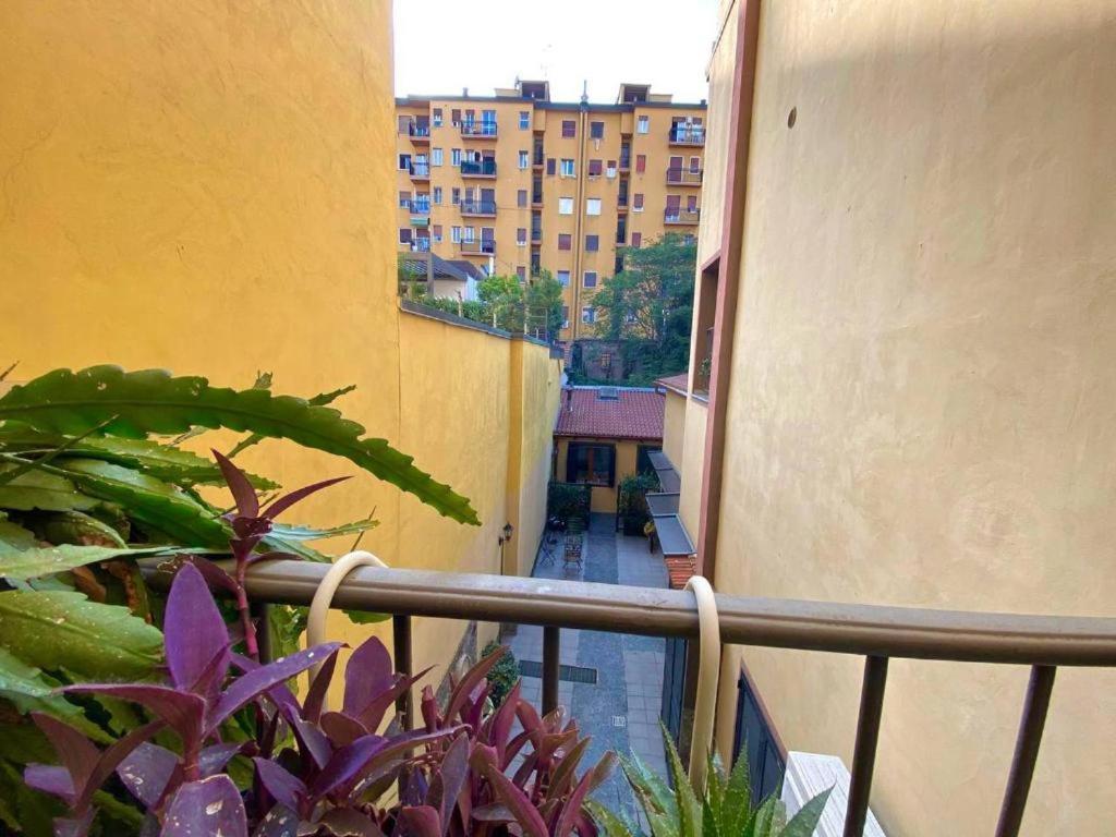 Conte Rosso House, Con Doppia Terrazza In Coorte Tranquilla A Due Passi Da Stazione E Metropolitana Lambrate Lägenhet Milano Exteriör bild